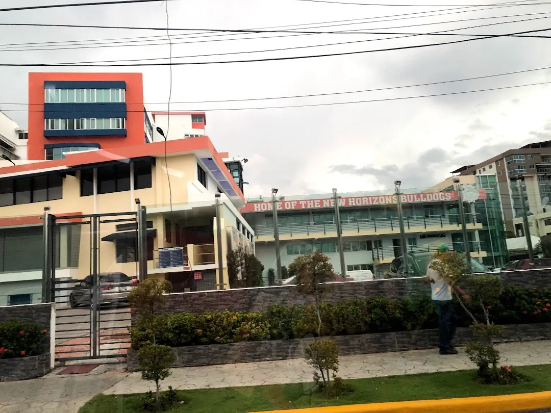 Colegio Bilingüe New Horizons - Santo Domingo & Santiago de los Caballeros