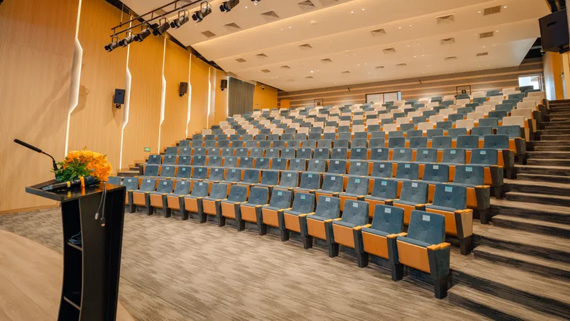 Reigate Grammar School Phnom Penh — photo 1