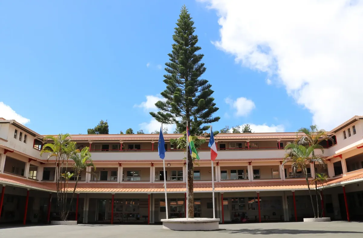 Lycée La Bourdonnais