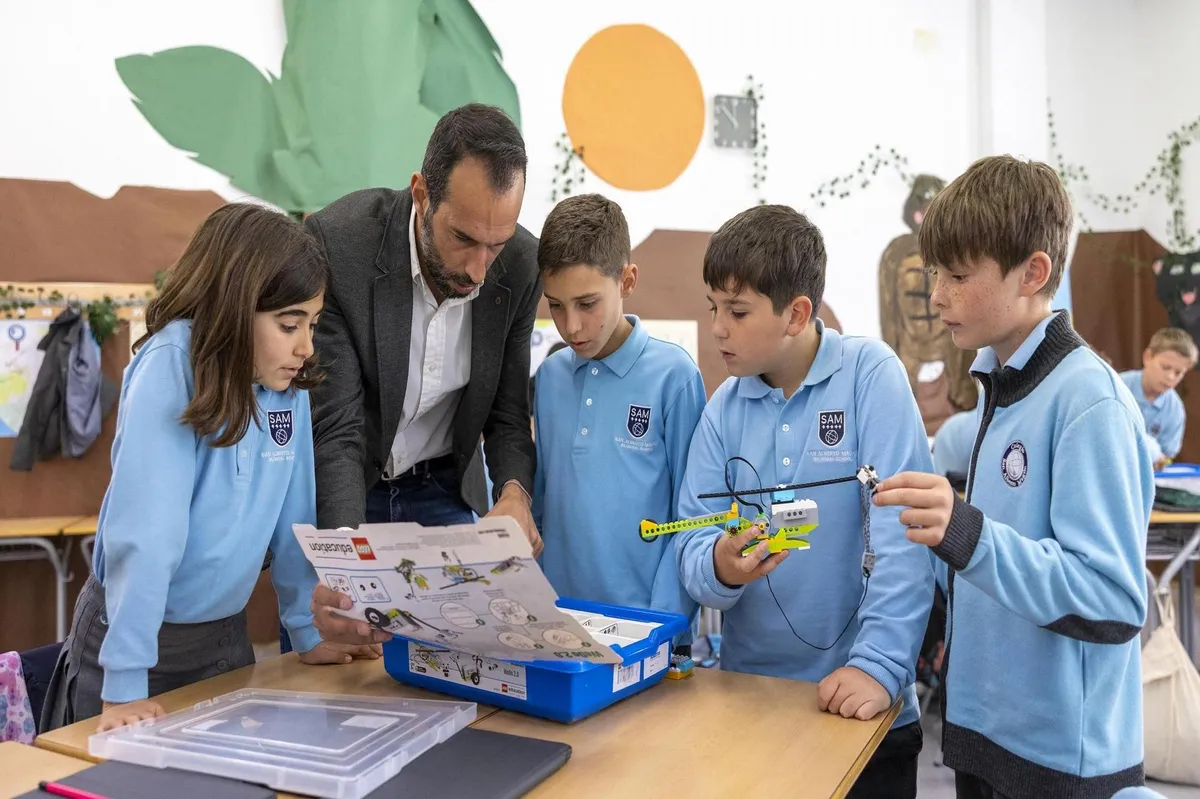 Magno International School