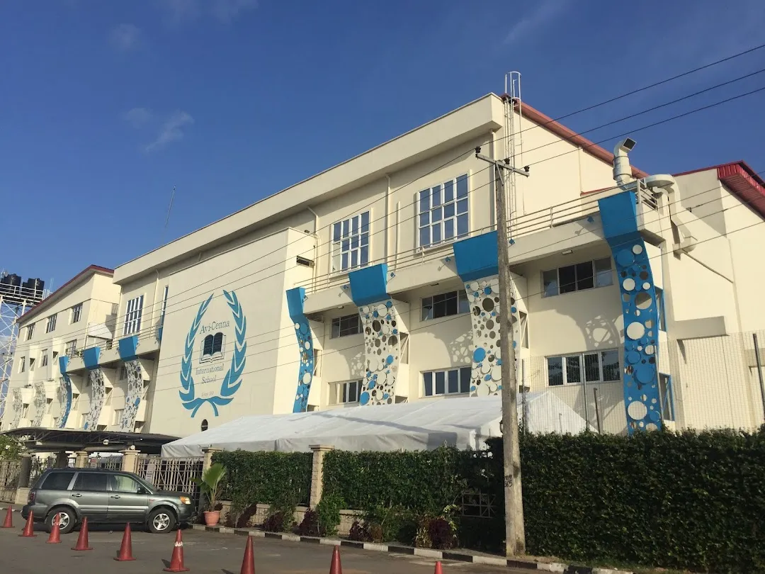Avi-Cenna International School
